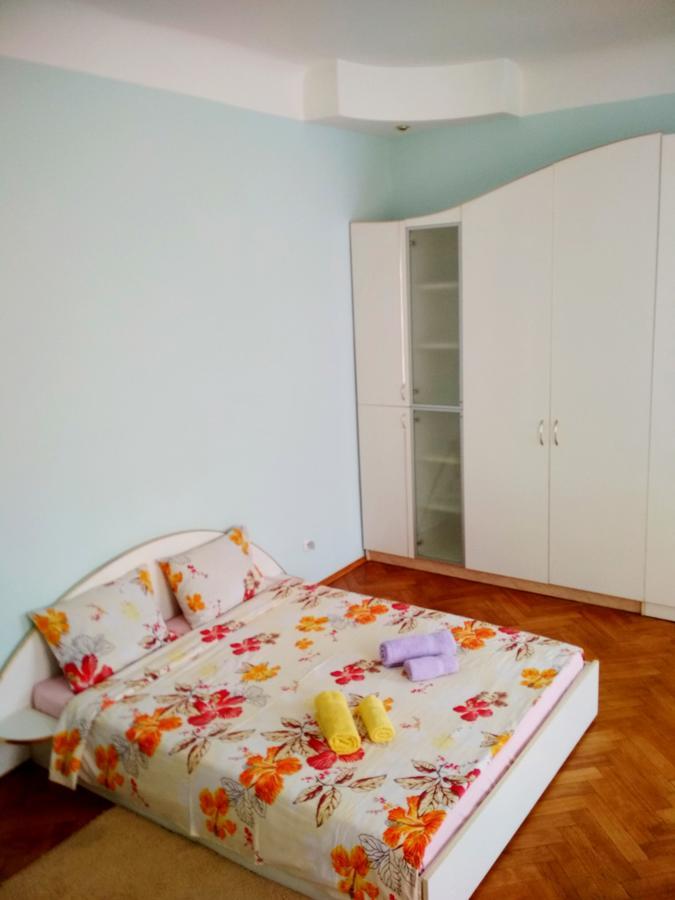 Apartments On Valova 25 Lviv Exterior photo