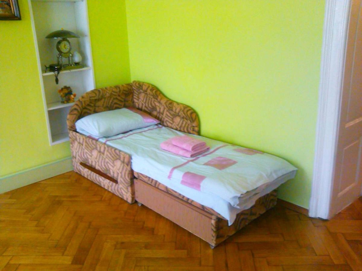 Apartments On Valova 25 Lviv Exterior photo