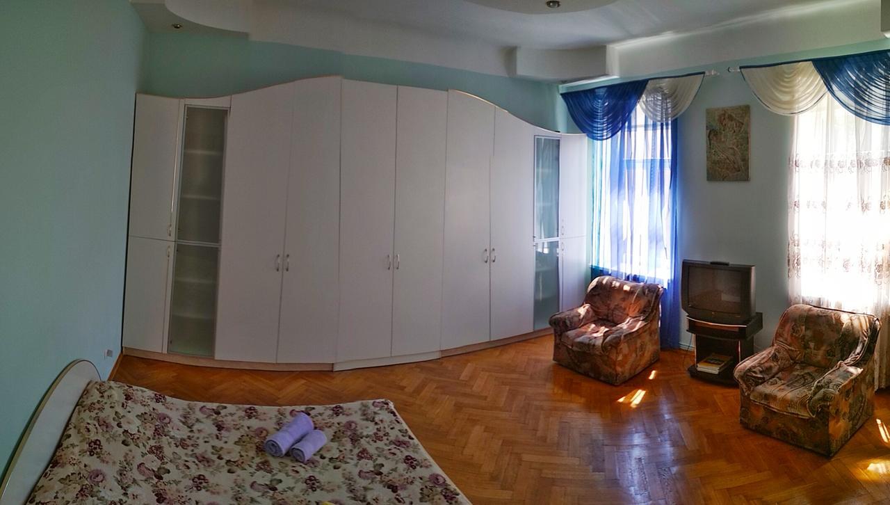 Apartments On Valova 25 Lviv Exterior photo